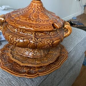 Vintage soup tureen no cracks  3pieces